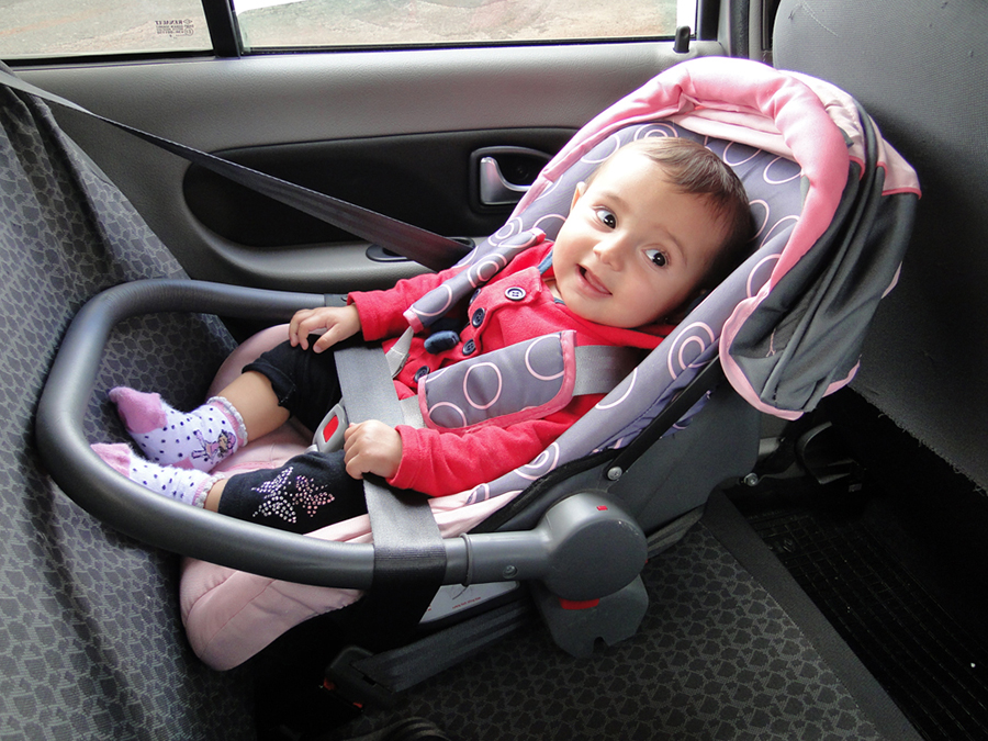 Qual a melhor posição para instalar a cadeirinha de bebê no carro?